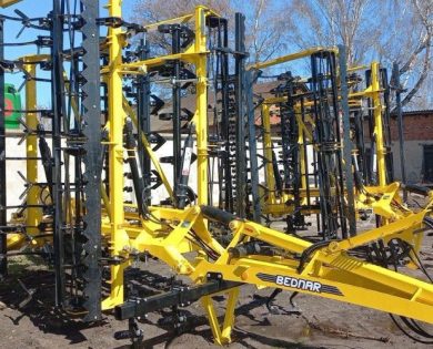 ukrlendfarming onovlyuye texniku dlya peredposivnoi pidgotovki g`runtu z kompaktorami bednar swifter so6000f 2